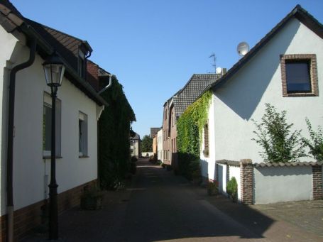 Kleve : Schenkenschanz, enge Straßen führen durch den Ort